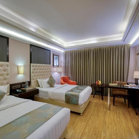 Om Clarks Inn Raebareli Exterior photo