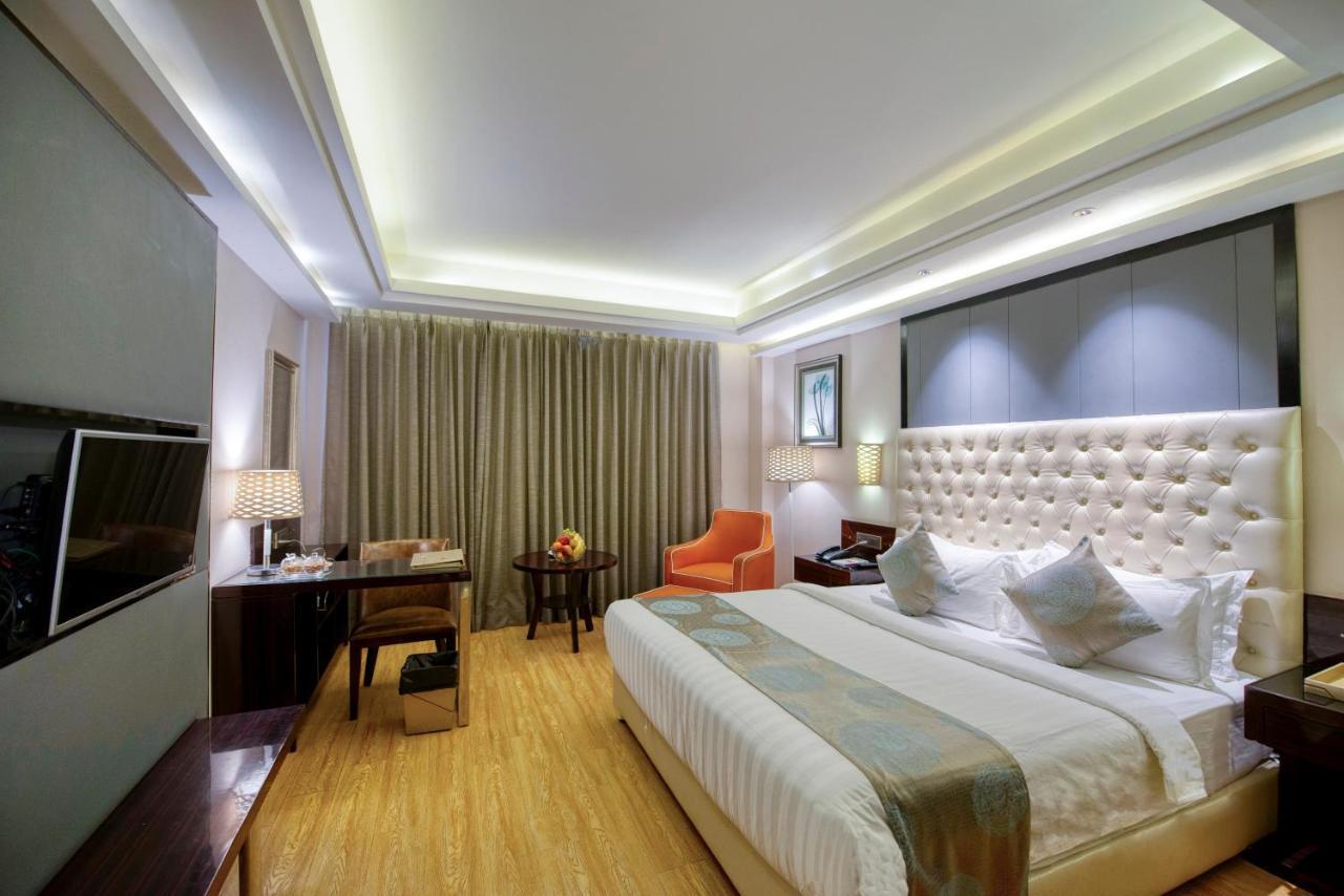 Om Clarks Inn Raebareli Exterior photo