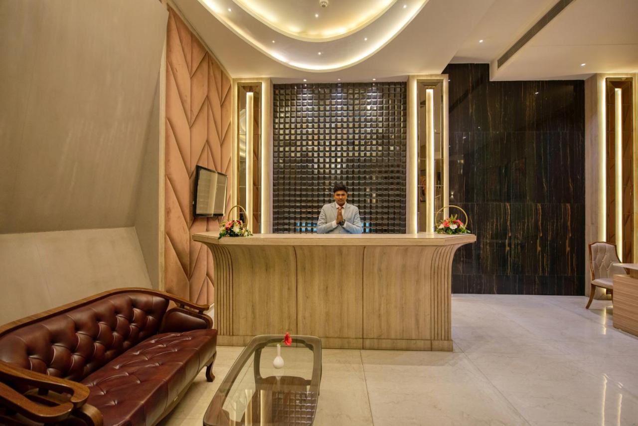 Om Clarks Inn Raebareli Exterior photo