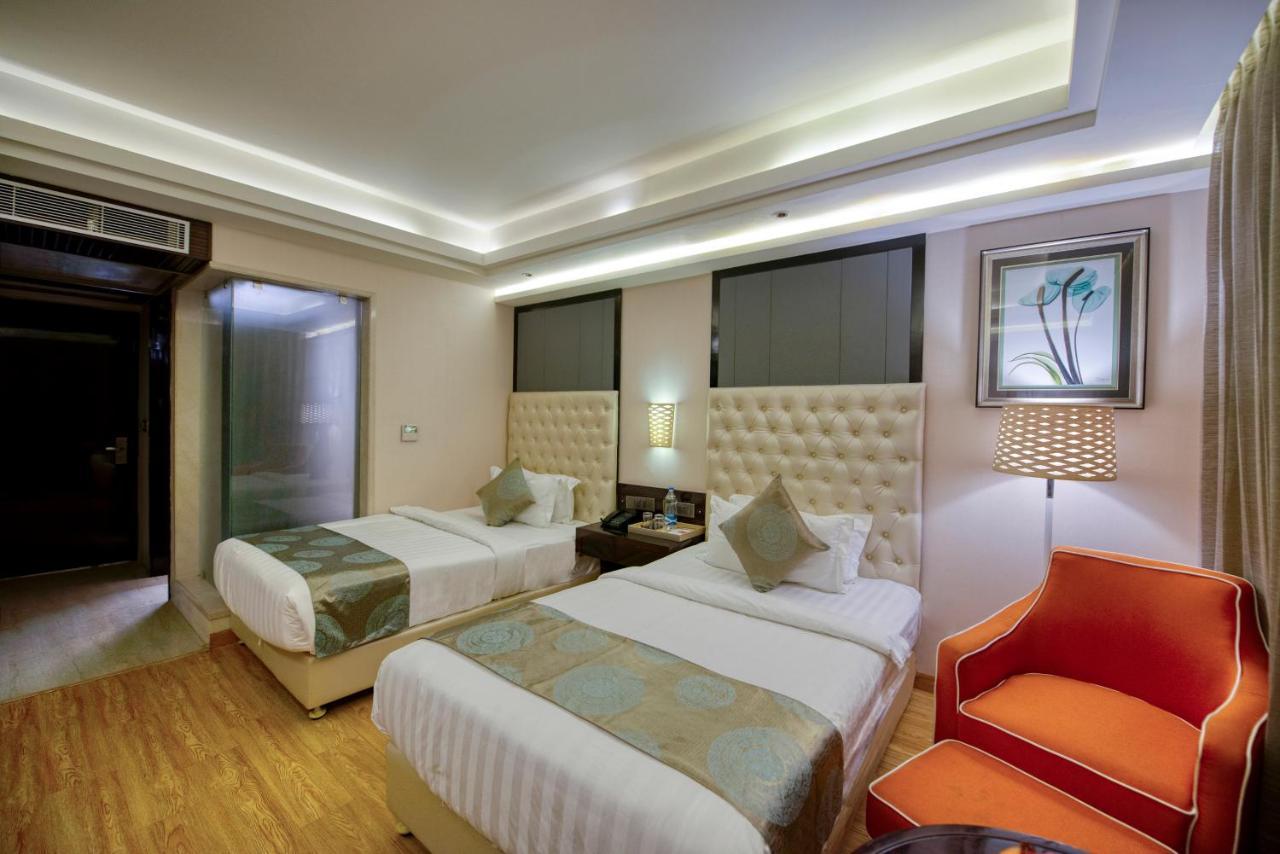 Om Clarks Inn Raebareli Exterior photo