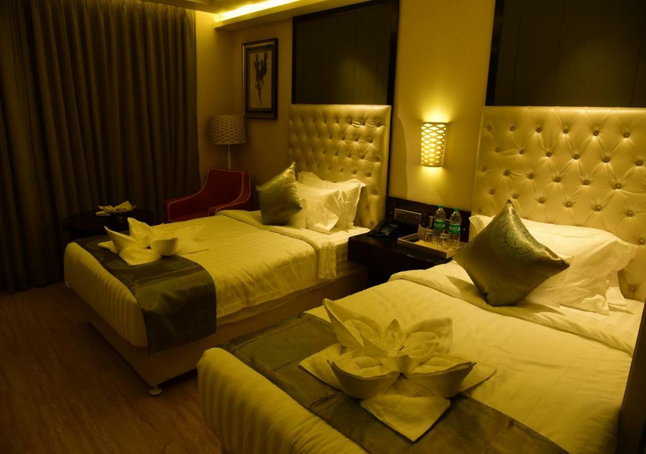 Om Clarks Inn Raebareli Exterior photo