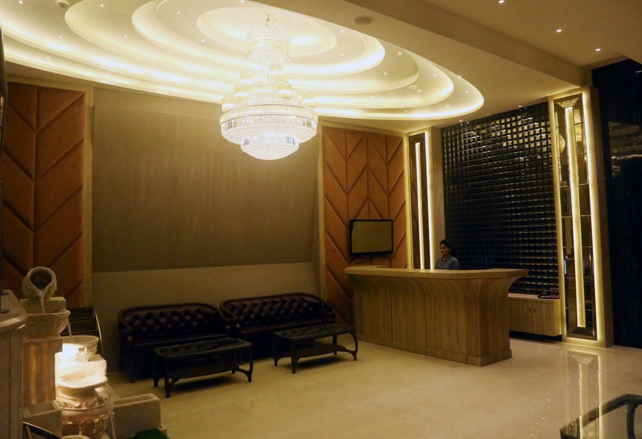 Om Clarks Inn Raebareli Exterior photo