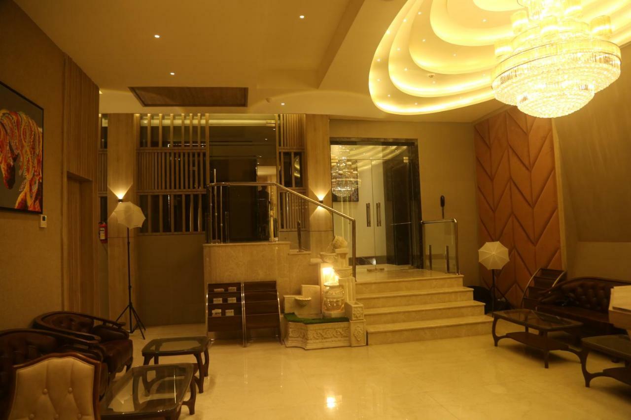 Om Clarks Inn Raebareli Exterior photo