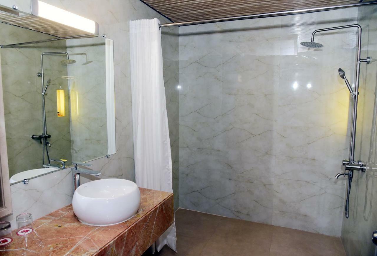 Om Clarks Inn Raebareli Exterior photo