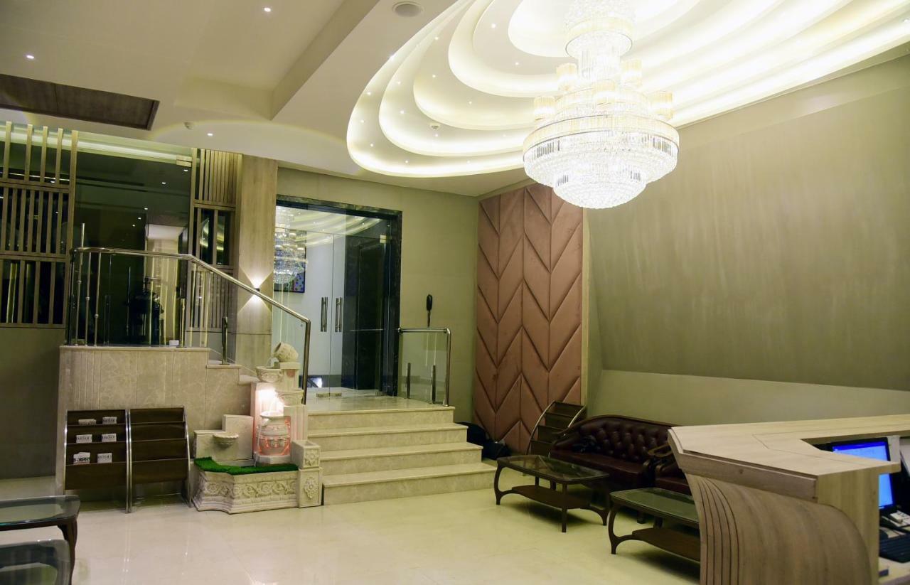 Om Clarks Inn Raebareli Exterior photo