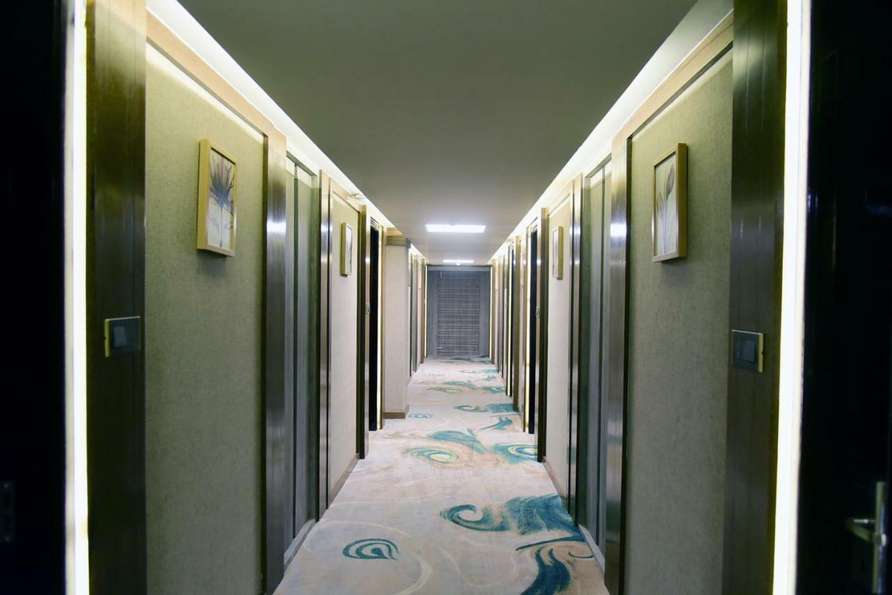 Om Clarks Inn Raebareli Exterior photo