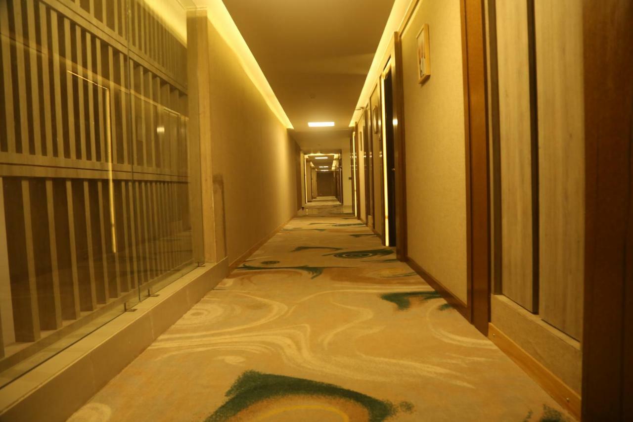 Om Clarks Inn Raebareli Exterior photo